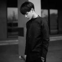 忧郁系最新的男生侧脸头像