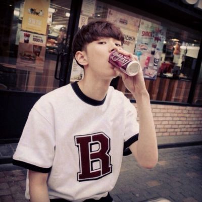 年轻英俊潇洒的男生头像超拽有品位