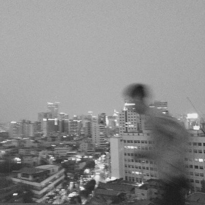 黑白头像男生伤感堕落背影