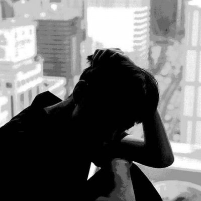 黑白头像男生伤感堕落背影