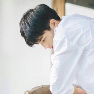 qq男生头像青春阳光帅气迷人