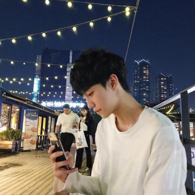qq男生头像青春阳光帅气迷人