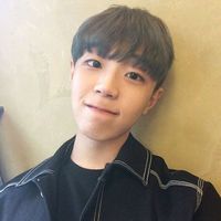 阳光系90后男生帅气头像图片大全