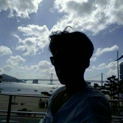 qq男生黑白头像帅气冷酷侧面