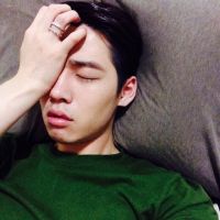 高冷的头像男生伤心的