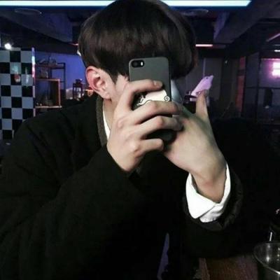 男生酷酷的有点坏的贴吧头像霸气