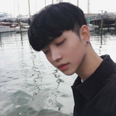 超级帅带点颓废的男生yy头像