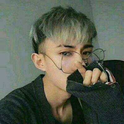 超级帅带点颓废的男生yy头像