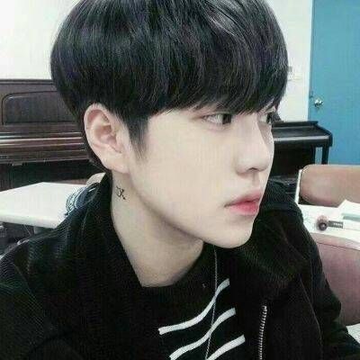 超级帅带点颓废的男生yy头像
