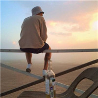 夕阳男生背影微信头像