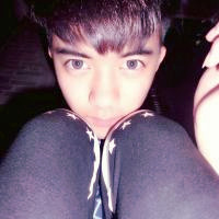 个性男生手机自拍头像