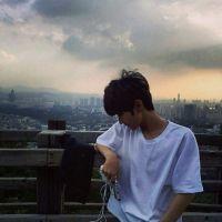 魅力十足的伤感男生头像