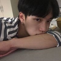 韩范帅气男生上半身头像