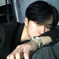 慵懒阳光男生扣扣头像