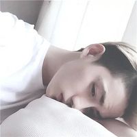 慵懒阳光男生扣扣头像