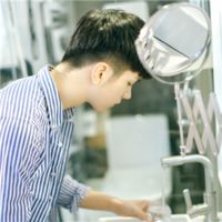 慵懒阳光男生扣扣头像