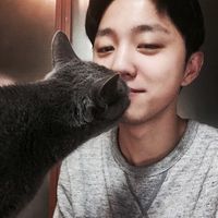 慵懒阳光男生扣扣头像