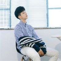 慵懒阳光男生扣扣头像