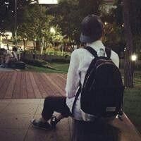 qq头像男生背影带帽子帅气