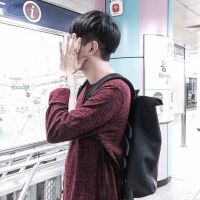 心情不好的男生落寞头像