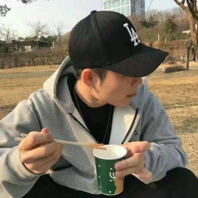 超拽帅气男生微博头像最新版