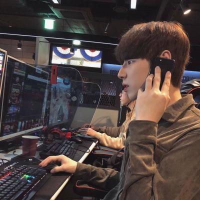 超拽帅气男生微博头像最新版