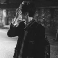 安静的短发男生头像图片