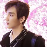 安静的短发男生头像图片