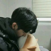 2018年短发帅气男生头像