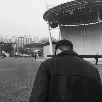 扣扣男生黑白头像伤感十足