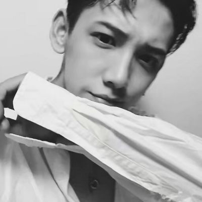 扣扣男生黑白头像伤感十足