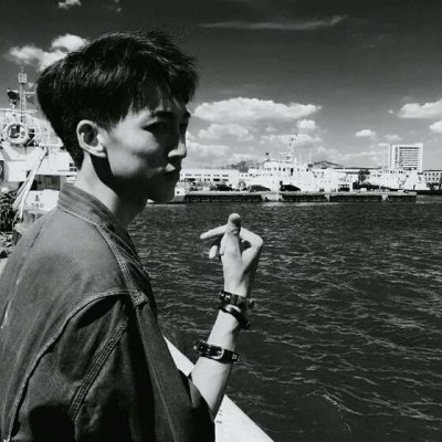 最新男生微博头像黑白冷酷2019