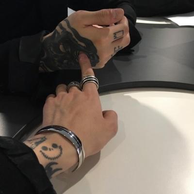 另类有个性的男生微博头像精选