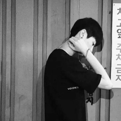 qq头像男生高冷帅气黑白图片