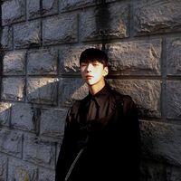 玩手机男生头像