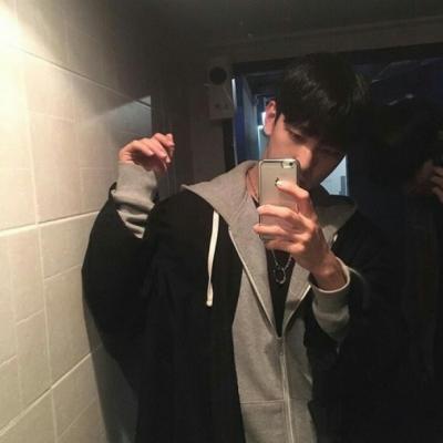 年最新版网红头像男高冷