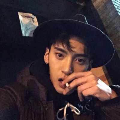 qq头像男生抽烟伤感颓废高清图片