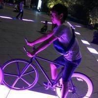 男生骑死飞的qq头像