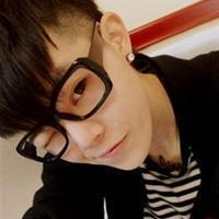 可爱小清新戴眼镜的帅哥头像学生