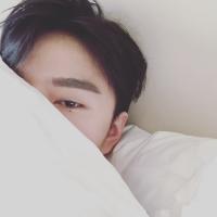 搭配时尚的帅哥头像图片