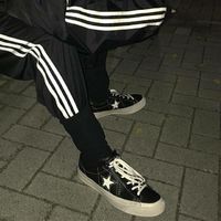 装B的男生头像半身的