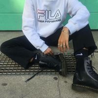 装B的男生头像半身的