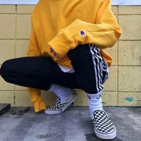 装B的男生头像半身的
