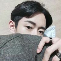 男生帅气忧郁头像