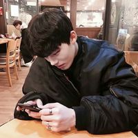 温情的男生头像