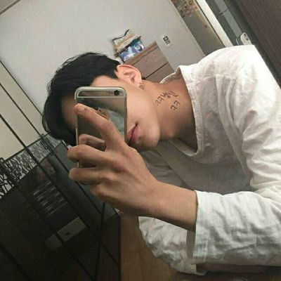男生颓废伤感帅气头像最新