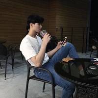 爱美的男生头像