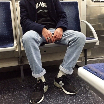 部位头像男生高冷平静