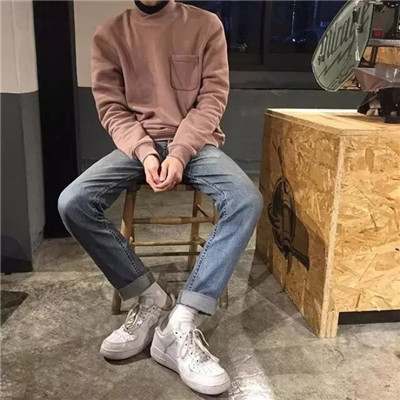 部位头像男生高冷平静