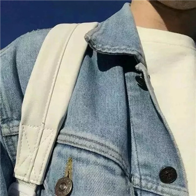 部位头像男生高冷平静